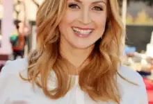 Sasha Alexander at a red carpet event.