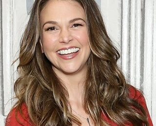 Sutton Foster Height Weight Shoe Size Body Measurements Statistics