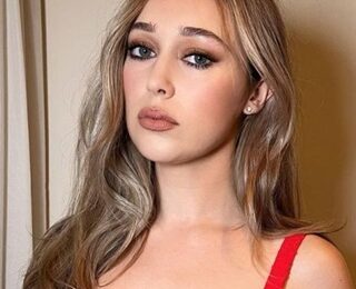 Alycia Debnam-Carey Height Weight Shoe Size Measurements Facts