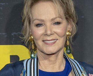 Jean Smart Body Measurements Height Weight Shoe Size Facts