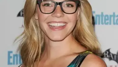 Eloise Mumford blonde headshot