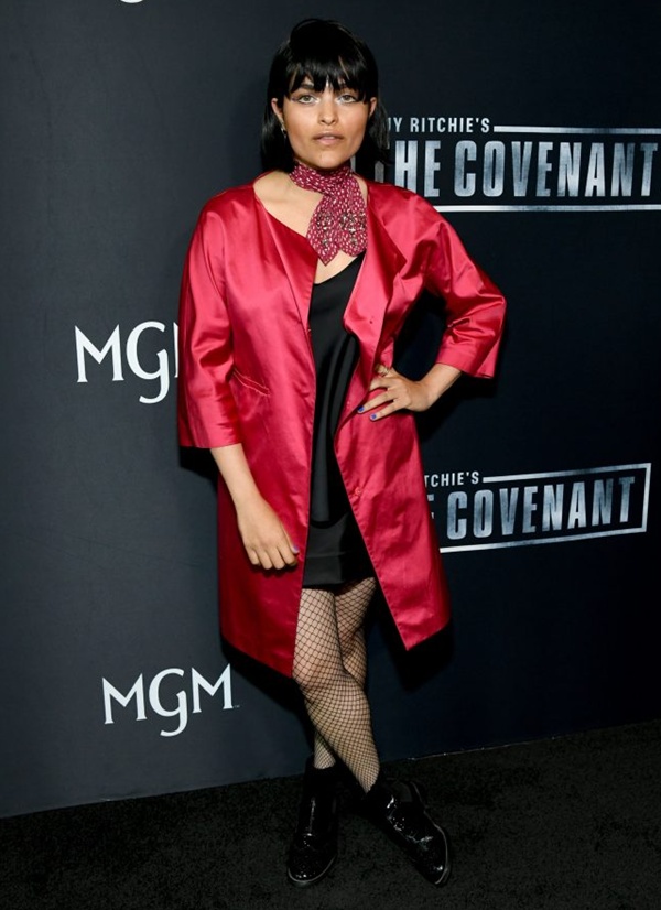 Eve Harlow Height Weight and Feet Size