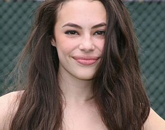 Chloe Bridges Body Measurements Height Weight Shoe Size Facts