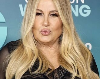 Jennifer Coolidge Body Measurements Height Weight Shoe Size Family
