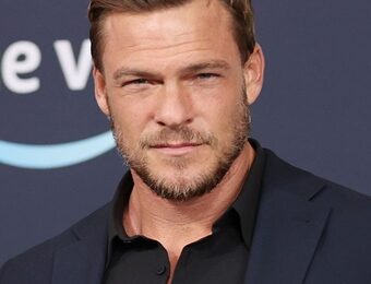 Alan Ritchson Body Measurements Height Weight Biceps Shoe Size Stats