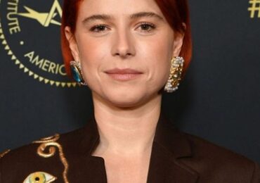 Jessie Buckley Height Weight Body Measurements Shoe Size Net Worth