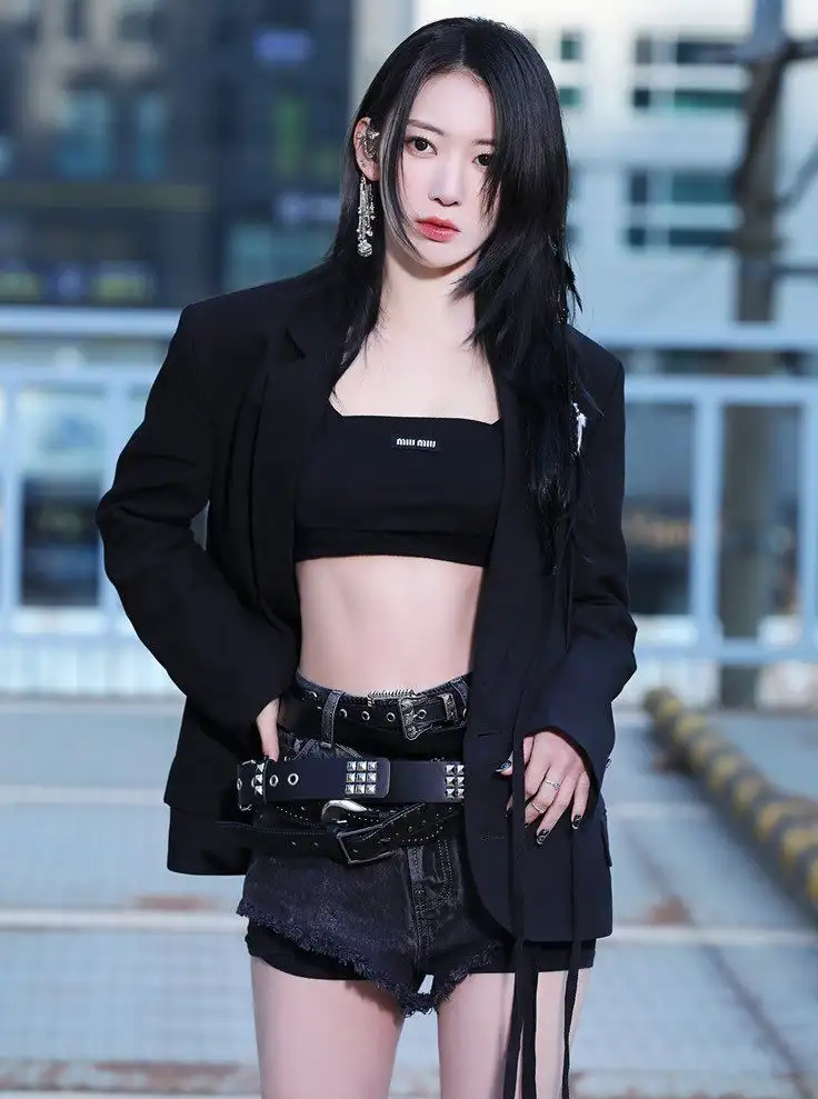 Sakura Miyawaki posing in black outfit